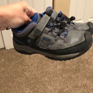 Boys keen shoes size 13